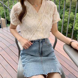 Short-sleeve Button Lace Top