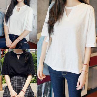 Elbow-sleeve Keyhole Front T-shirt