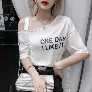 Short-sleeve Asymmetric Shoulder Lettering Top