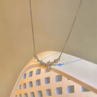 Rhinestone Flower Pendant Alloy Necklace Silver - One Size
