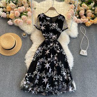 Short-sleeve Star Midi A-line Dress