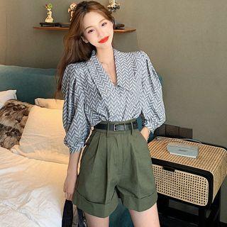 Elbow-sleeve Wide-collar Printed Shirt / Wide-leg Shorts