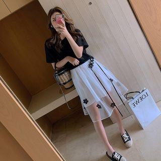 Short-sleeve T-shirt / Flower Applique Mesh Midi A-line Skirt