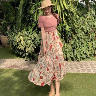Short-sleeve T-shirt / Flower Print A-line Midi Skirt