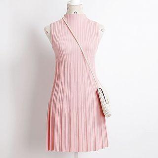 Sleeveless Pleated Knitted Dress