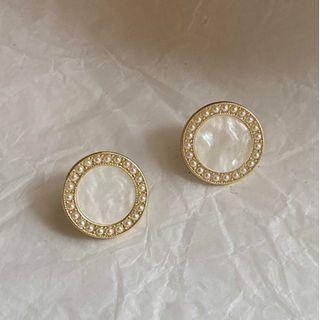 Faux Pearl Shell Disc Earring 1 Pair - Silver Needle Earring - One Size