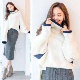 Two Tone Turtleneck Chunky Sweater