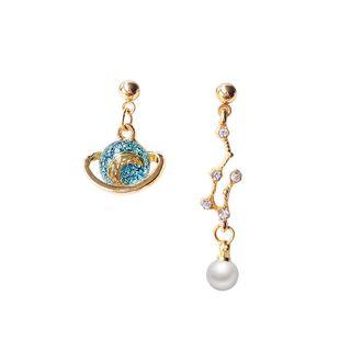Non-matching Faux Pearl Planet Dangle Earring
