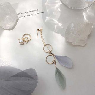 Non-matching Faux Pearl Feather Dangle Earring