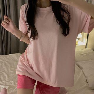 Set : Short-sleeve Plain T-shirt & Shorts