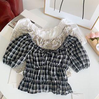 Short-sleeve Cold Shoulder V-neck Top
