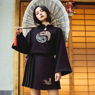 Embroidered Long-sleeve Crop T-shirt