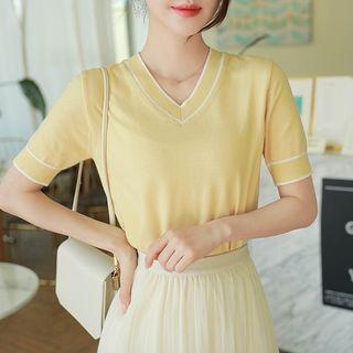 V-neck Piped Textured Knit Top