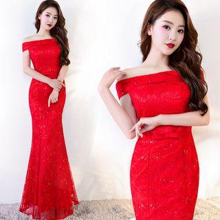 Off-shoulder Sheath Lace Evening Gown