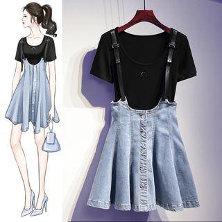 Set: Short-sleeve T-shirt + Buttoned A-line Mini Denim Suspender Skirt
