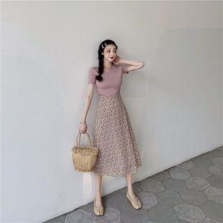 Plain Short-sleeve T-shirt / Floral Midi Skirt