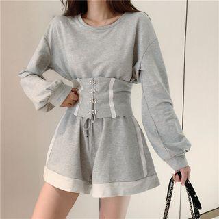 Set: Plain Sweatshirt + Striped Shorts + Belt