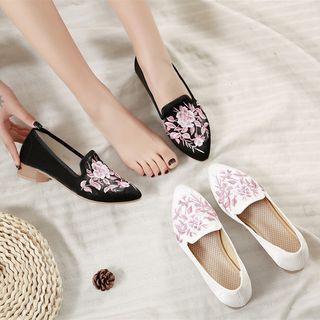 Flower Embroidered Pumps