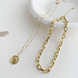 Disc Pendant / Chunky Chain Necklace Gold - One Size