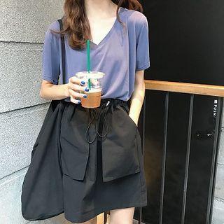 Short-sleeve V-neck T-shirt / Drawstring A-line Skirt