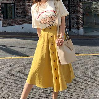 Short-sleeve Printed T-shirt / Buttoned A-line Midi Skrit