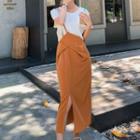 Short-sleeve T-shirt / Asymmetric Slit Midi Suspender Skirt
