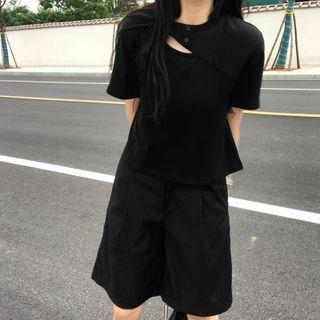 Short-sleeve Cut Out T-shirt / Shorts