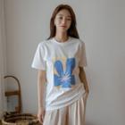 Letter Flower-illustrated T-shirt