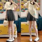 Short-sleeve Print T-shirt / Mini Pleated Skirt / Set