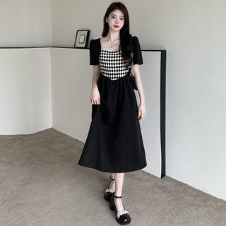 Short-sleeve Checkered Midi A-line Dress