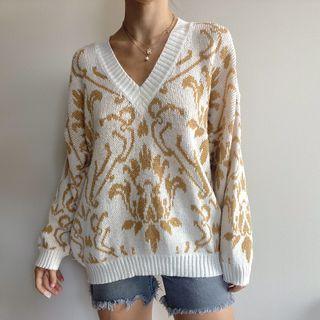 V-neck Printed Loose Fit Long Sleeve Knit Top