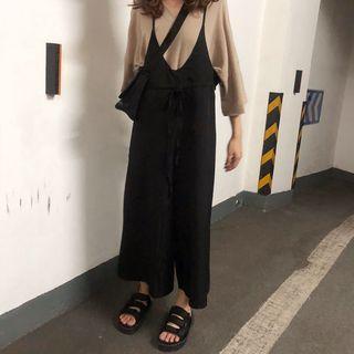 3/4-sleeve V-neck Top / Spaghetti Strap Jumper Pants