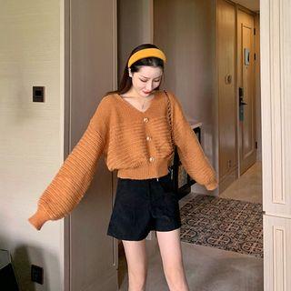 Buttoned V-neck Sweater / Wide-leg Shorts