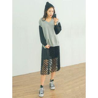 V-neck Contrast-sleeve Distressed Sweatshirt