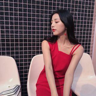 Plain Asymmetric Sleeveless Shift Dress