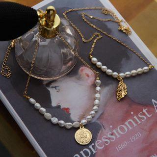 Alloy Leaf Pendant Freshwater Pearl Necklace