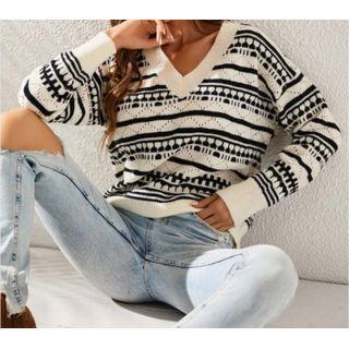 V-neck Long Sleeve Patterned Knit Sweater White - One Size