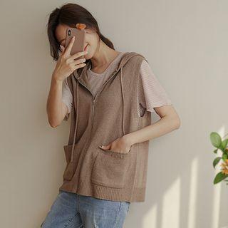 Sleeveless Zip-up Boucl  Knit Hoodie