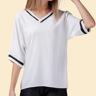 Elbow-sleeve V-neck Contrast Trim T-shirt