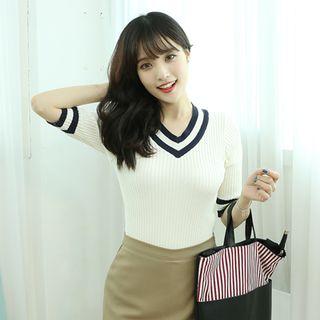 Contrast-trim V-neck Ribbed Knit Top