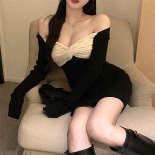 Long-sleeve V-neck Two-tone Slim-fit Dress Black - One Size