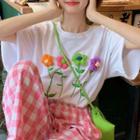 Flower Accent T-shirt / Gingham Loose Fit Pants