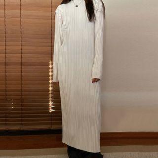 Long Sleeve Pleated Midi Dress