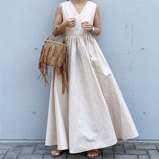 Sleeveless V-neck A-line Maxi Dress