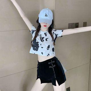 Short-sleeve Cow Print Cropped T-shirt / Frog-button Slit Shorts