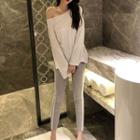 Off-shoulder Long-sleeve T-shirt / Contrast Trim Leggings
