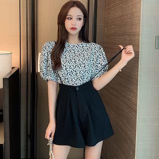 Short-sleeve Floral Print Blouse / Wide-leg Suspender Shorts