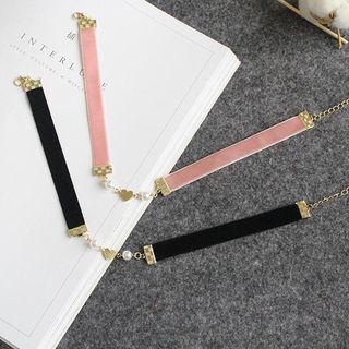 Heart Faux Pearl Choker