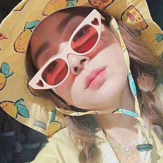 Retro Heart Print Cat Eye Sunglasses