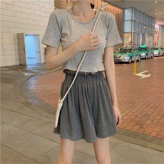Short-sleeve Crop T-shirt / Elastic Waist Shorts